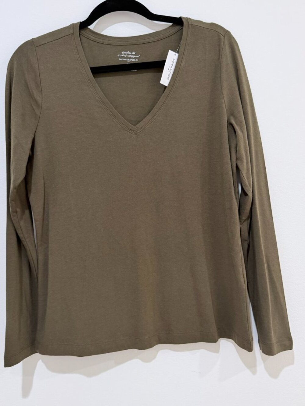 NWT Banana Republics Olive Green Knit Long Sleeve V-Neck Tee